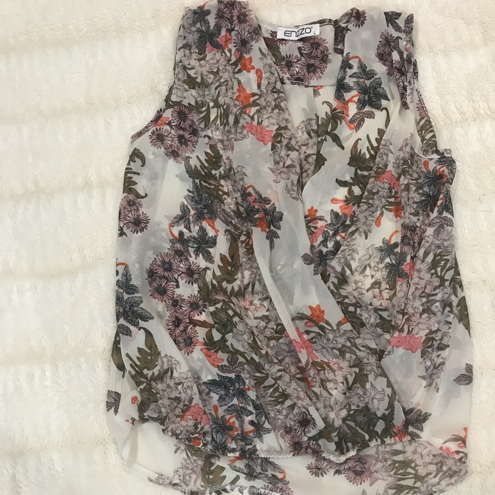 Sleavless summer top